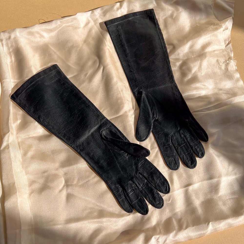 Vintage 1960s Black Leather Gloves With Stitching Details - Picture 6 of 8